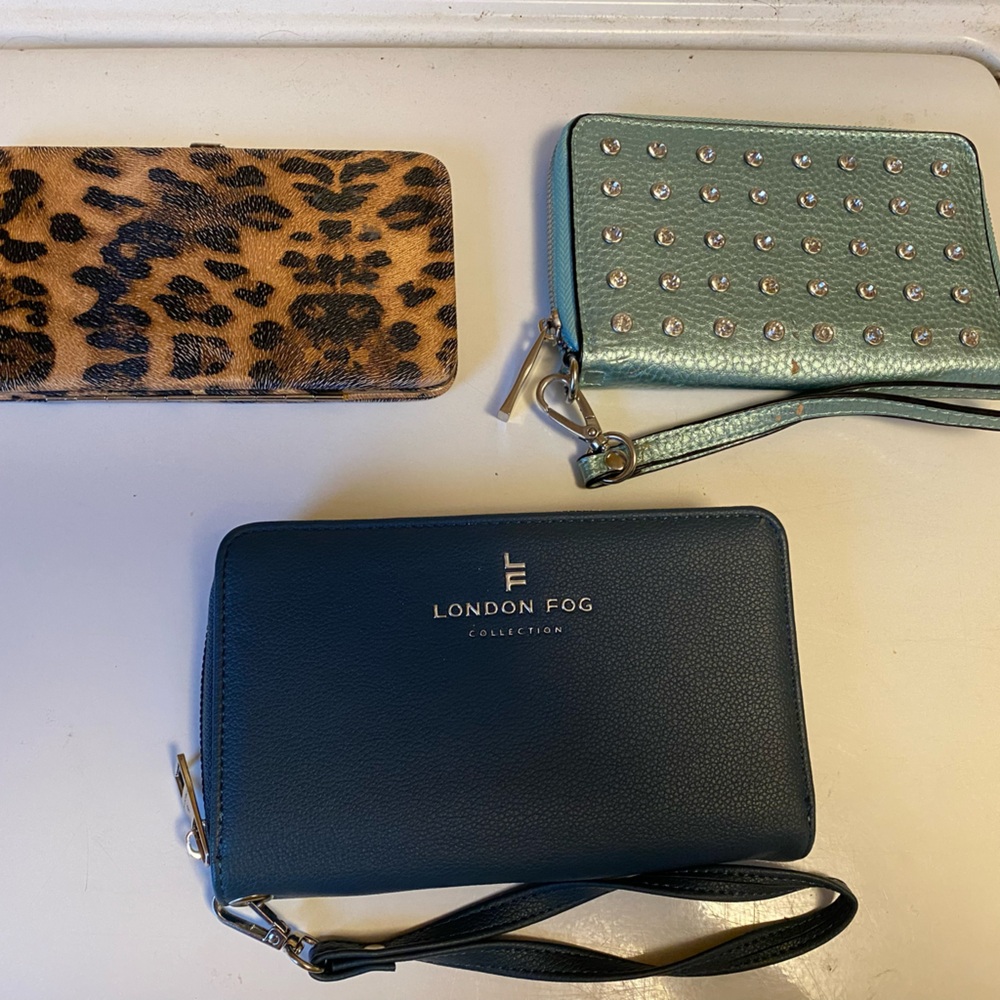 London Fog Teal Wristlet with Leopard Print Accent